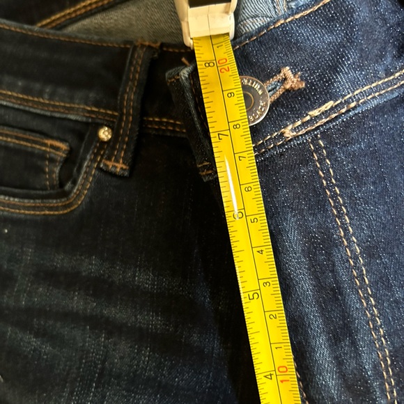 White House Black Market Boot Cut Mid Rise Jeans!! Size 4 but fits like a 6. - Picture 5 of 12